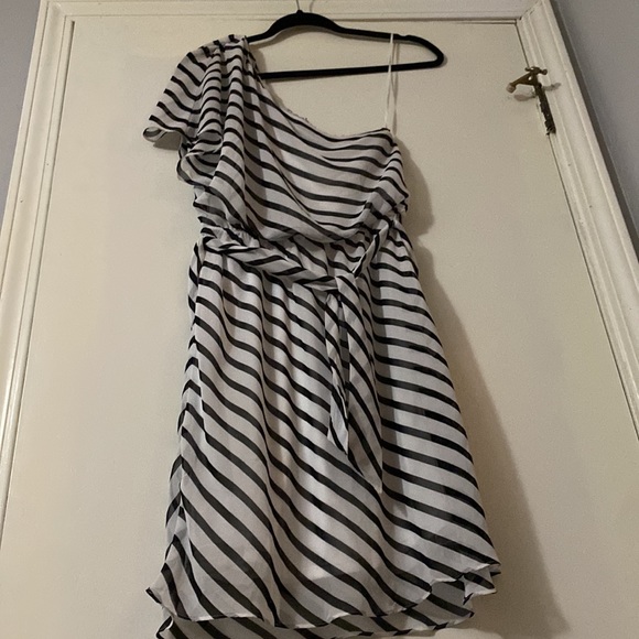 Express one shoulder dress - Picture 5 of 7